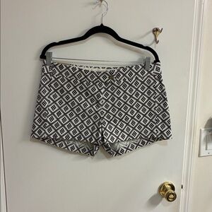 NWT J Crew Black and White Geometric Patterned Shorts in Sz 6